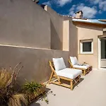 Amymone Suites