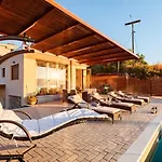 Seaside Summer Bliss - Aurora Luxury Pool Paradise