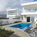 Villa Marina Hills Im Kretischen Stil Mit Privatpool Direkt In Strandnaehe