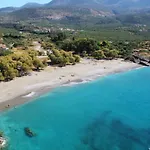Mani\'S Aura Seaside-Spacious Summer Retreat