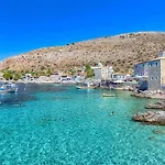 Mani\'S Aura Seaside-Spacious Summer Retreat