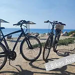Mina\'S House Beachfront Apartments