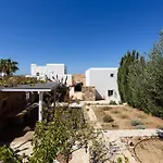 Seaside Home With Hot Tub, Vineyard, Shared Pool And View