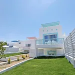 Xenos Villa 6 With A Private Pool Near The Sea