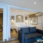 Pontikonisi Hotel & Suites