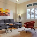 City-Center Sea View Apartment