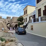 Nikos Takis Fashion Boutique Hotel
