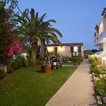 Nikolas Suites
