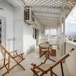 Central Apartment On Lionsquare With Sea And City View