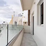 Central Apartment On Lionsquare With Sea And City View
