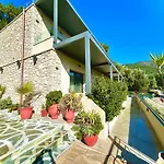 Tramonto Maisonettes & Suites