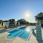 Villa Acorn