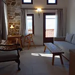 Annousa\'S House & Studios