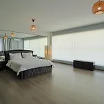 Fay\'S Mirror Apartment