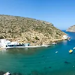Droufakos\' Home - Beachfront Lux 2Bd Apt. W. Views
