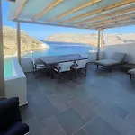 Droufakos\' Home - Beachfront Lux 2Bd Apt. W. Views