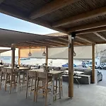 Akrotiri Hotel