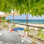 ¨Solo¨ In Paradise