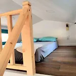 Tiny Haus Komos