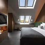 The Lynx Mountain Resort