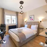 Penthouse Apartment & Studio Near Glyfada - Free Parking