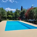 Sofiana\'S Garden Retreat With Private Pool