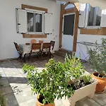 Flora\'S Traditional House