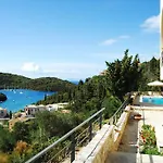 Niriides Luxury Apartments