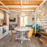 Alma Hills Gialova