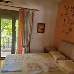 Poly\'S House