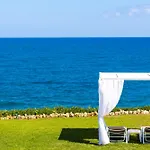 Lovely Seaside Apartments, Walking Distance To The Beach & Amenities!