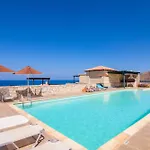 Lovely Seaside Apartments, Walking Distance To The Beach & Amenities!