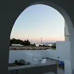 Beautiful Villa In Parikoia Near The Sea