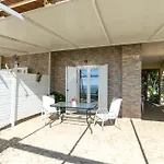 Varagoulis Giannis & Lenas Apartments