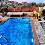 Victoria\'S Luxury Apartment - Private Pool, Jacuzzi