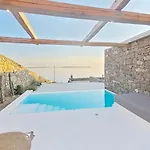 Ria Mar Villas & Suites By Live&Travel
