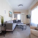 Beachside Bliss Freshly Renovated 2-Bedroom Getaway