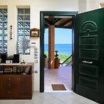 Psaromoura Residence