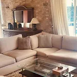 Anna Apartments