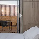 Cosy Apartment With Terrace Near Metro Station