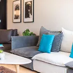 Artistic 2Bdr Flat W Terrace & City View In Centre