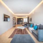 Artistic 2Bdr Flat W Terrace & City View In Centre