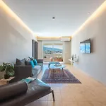 Artistic 2Bdr Flat W Terrace & City View In Centre