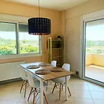 Avenia Potidea Suite