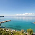 Pouletis Family Apartments - Akroyali Seaview Getaways