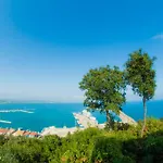 Orizontes View Hotel