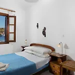 Charming Waterfront Studio With Swimming Access