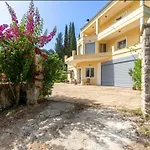 Teachers\' House