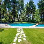 Palms Jacuzzi And Pool Villa