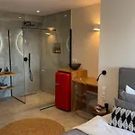 Room In Studio - Luxury Suite With A Queens Double Bed Stunning Sea Vews And Private Jacuzzi